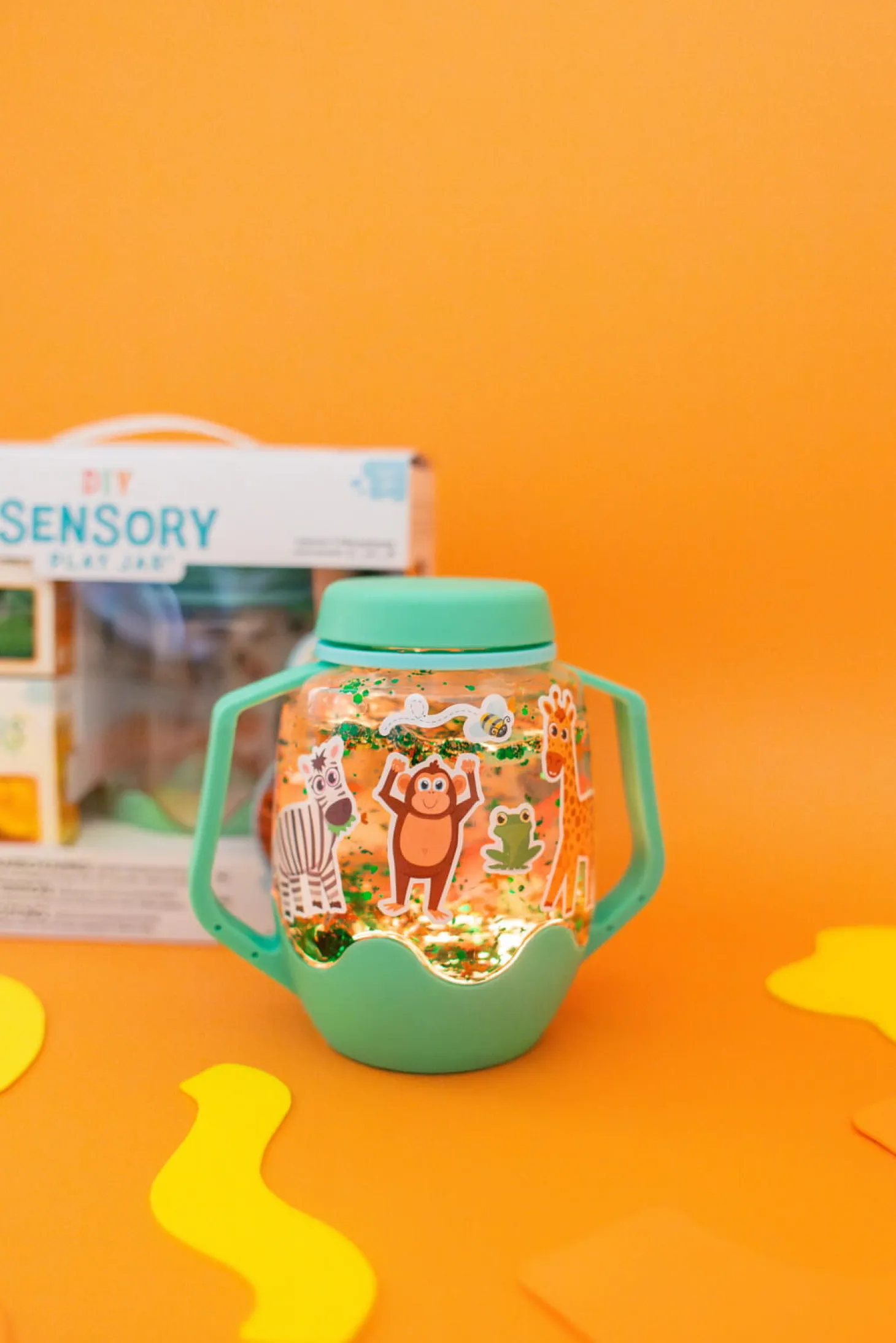 Zestaw sensoryczny DIY, świecący słoik z brokatami i figurkami Fun Fillers + naklejki gratis - ZOO