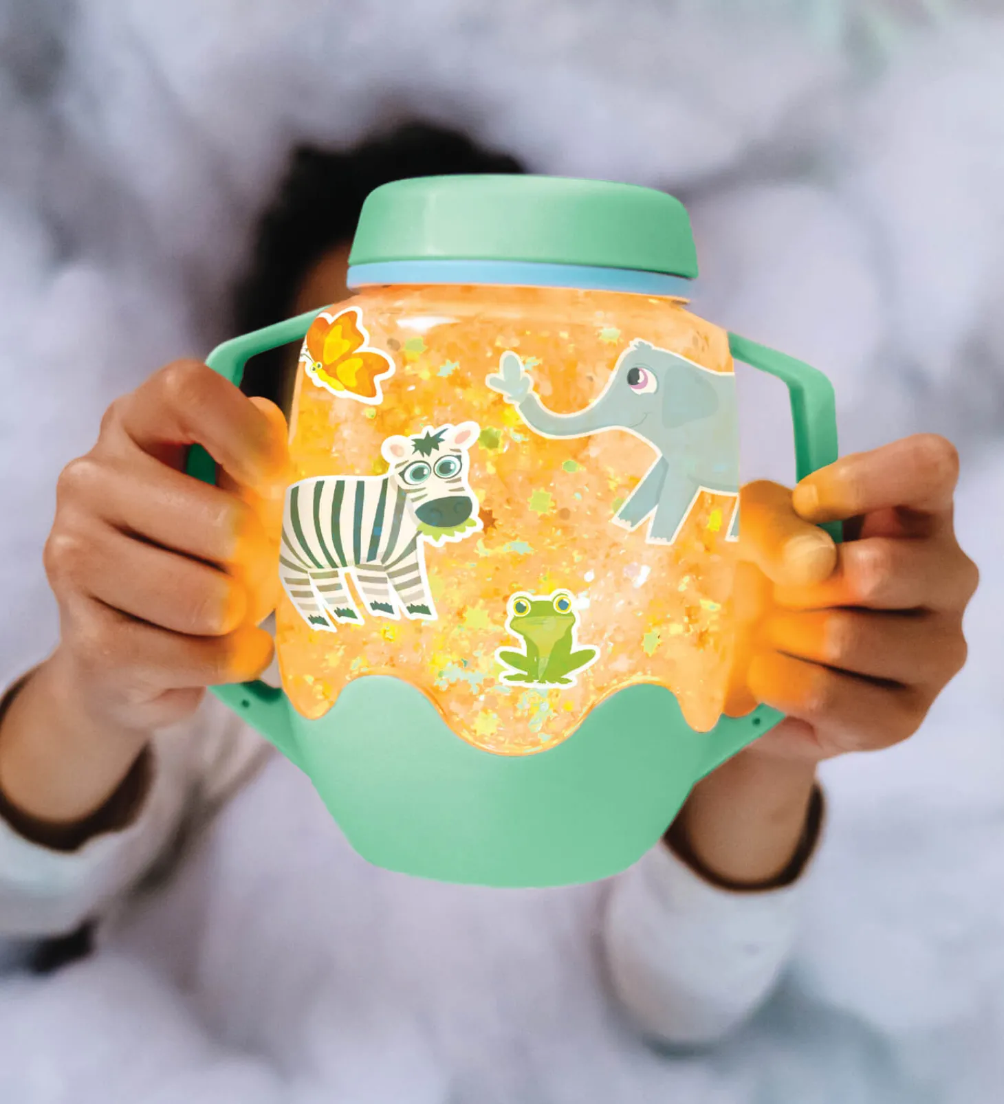 Zestaw sensoryczny DIY, świecący słoik z brokatami i figurkami Fun Fillers + naklejki gratis - ZOO