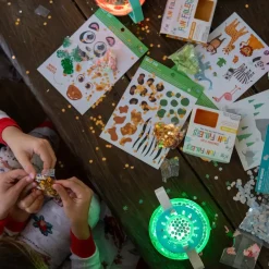 Zestaw sensoryczny DIY, świecący słoik z brokatami i figurkami Fun Fillers + naklejki gratis - ZOO