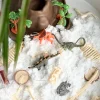 Zestaw sensoryczny Świat dinozaurów, tacka + figurki + śnieg sensoryczny